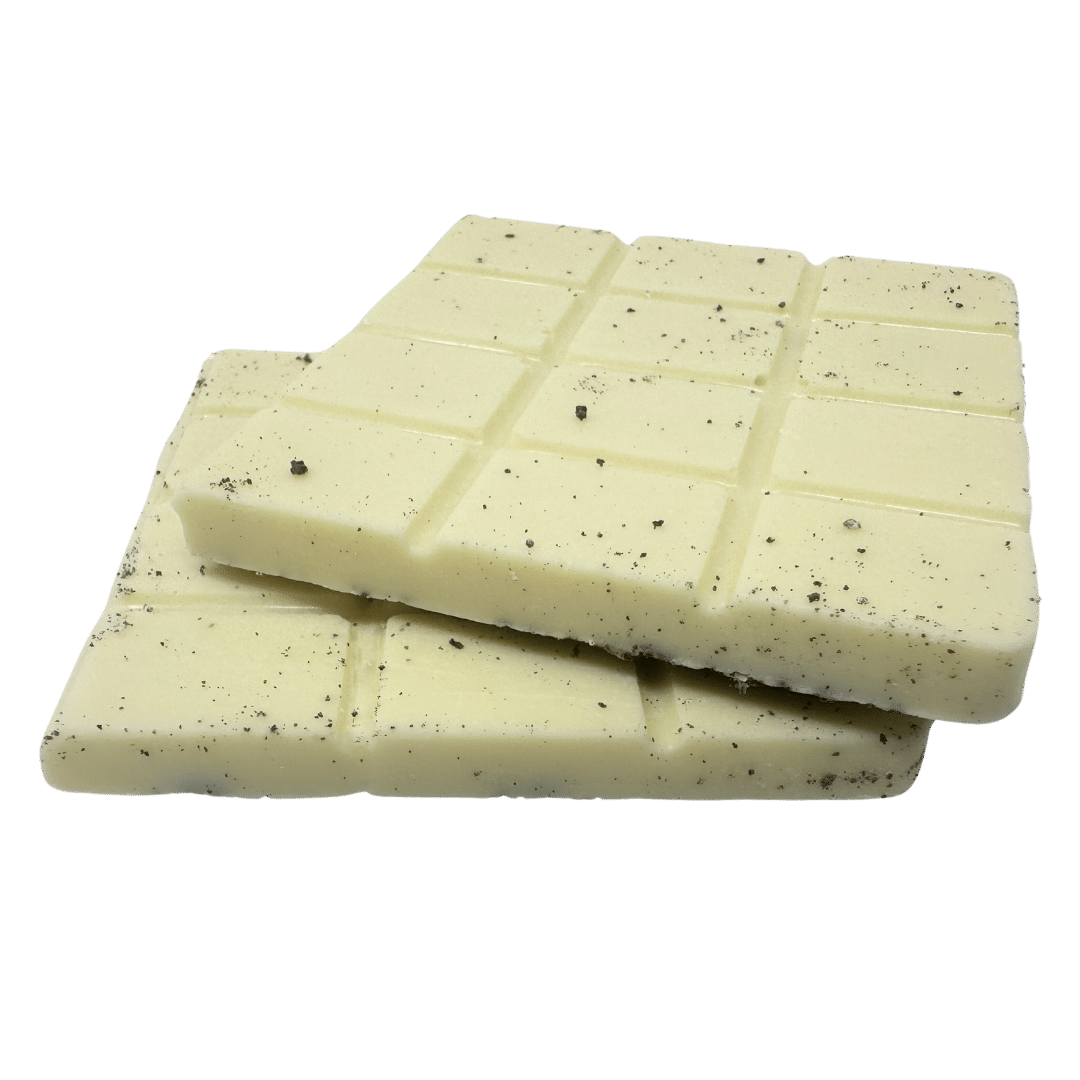 Enjoy creamy white chocolate with crunchy cookie crumbles and sweet vanilla frosting in Craft Cannabis’ Delta-9 THC-infused Cookies and Cream bar.