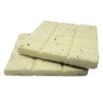 Enjoy creamy white chocolate with crunchy cookie crumbles and sweet vanilla frosting in Craft Cannabis’ Delta-9 THC-infused Cookies and Cream bar.